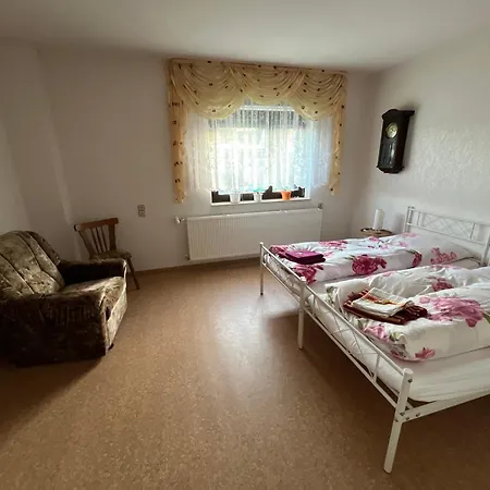 Apartment Schoene Mit Gemeinsamer Nutzung Von Bad, Toilette Und Kueche