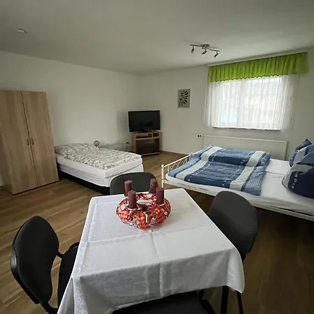 Apartment Schoene Mit Gemeinsamer Nutzung Von Bad, Toilette Und Kueche Schwarzach