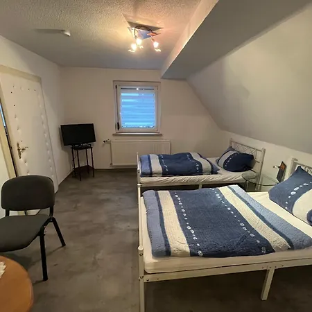 Apartment Schoene Mit Gemeinsamer Nutzung Von Bad, Toilette Und Kueche
