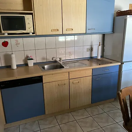 Schoene Mit Gemeinsamer Nutzung Von Bad, Toilette Und Kueche Schwarzach
