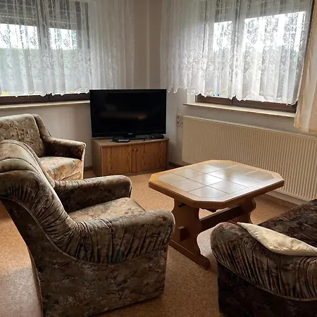 Apartment Schoene Mit Gemeinsamer Nutzung Von Bad, Toilette Und Kueche *